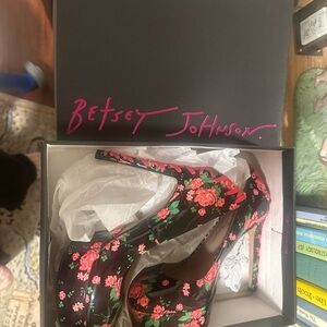 Betsey Johnson Women's Floral Heels - Black and Pink